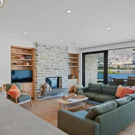 Winona Of Wanaka - Luxury Lakefront Apartment